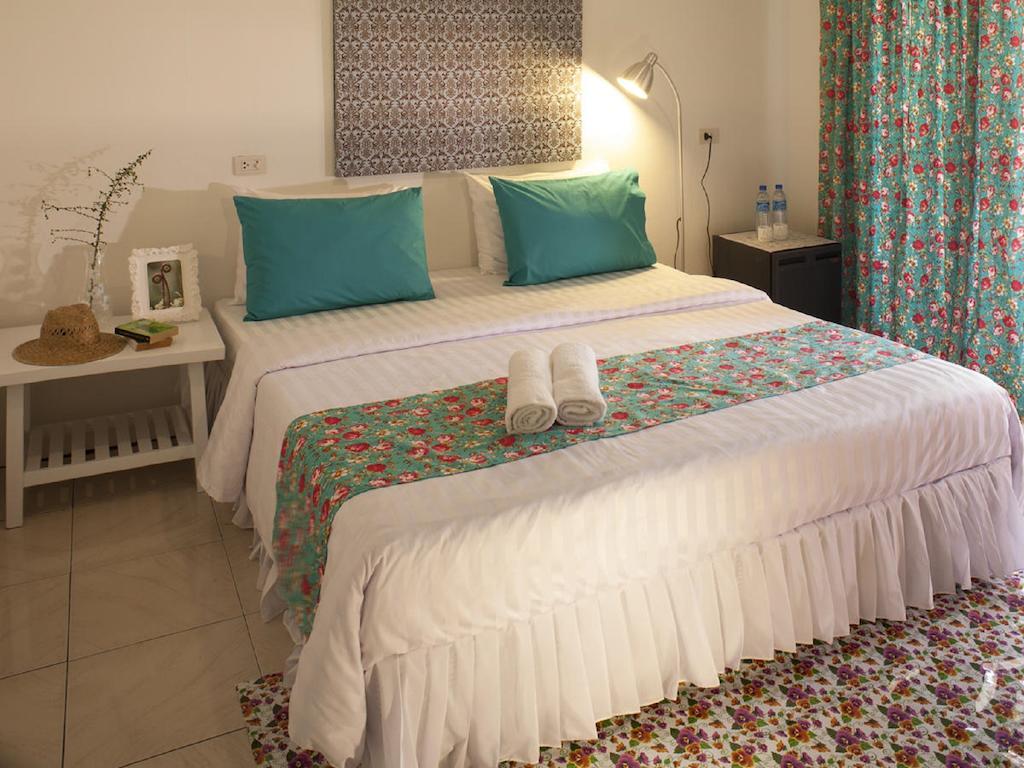 Bed and Breakfast Les Fleurs House Khao Lak Habitación foto