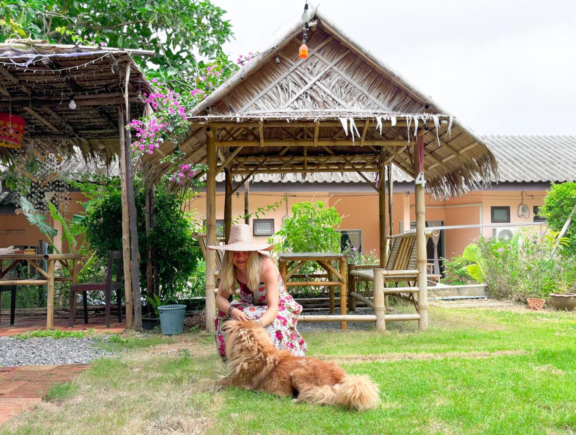 Bed and Breakfast Les Fleurs House Khao Lak Exterior foto